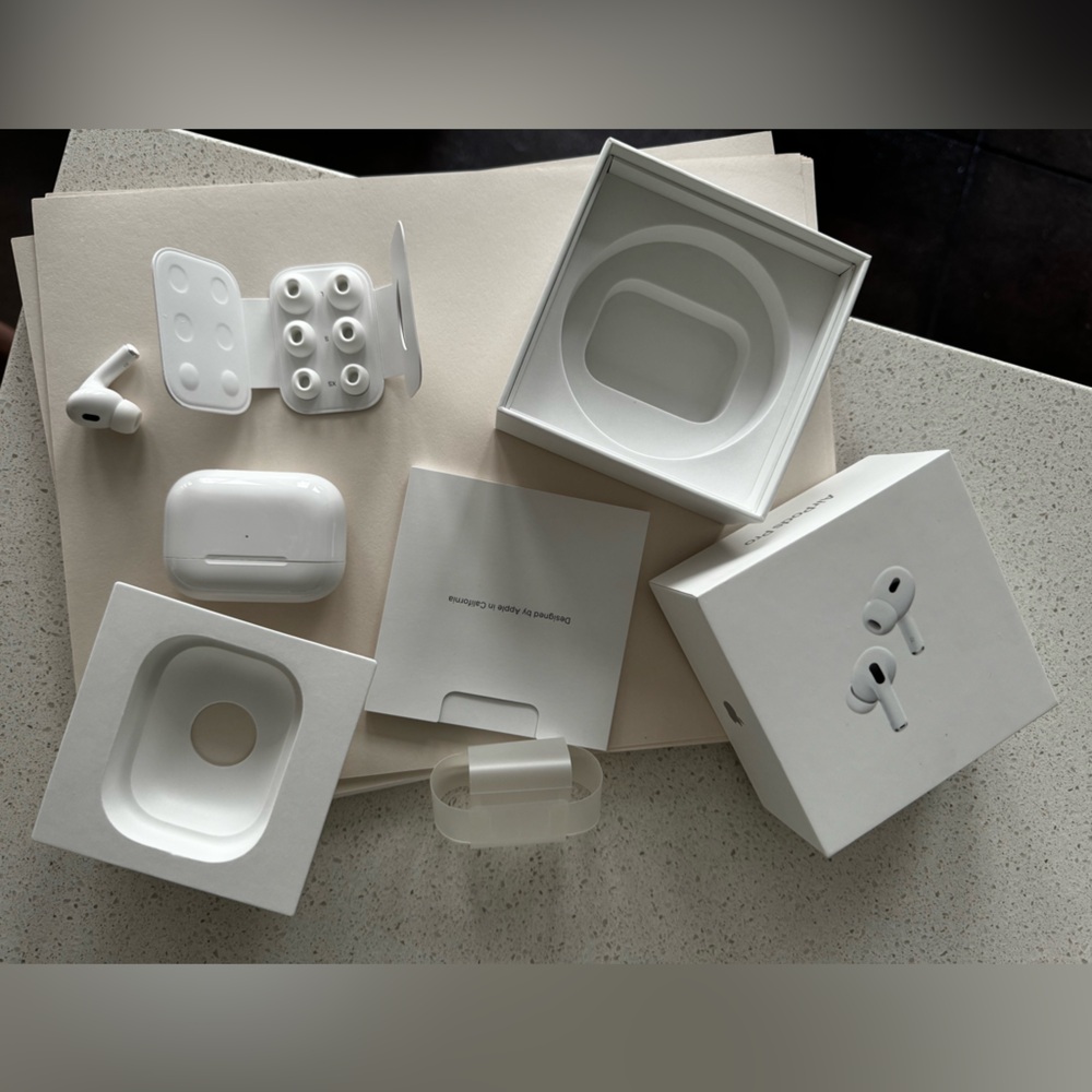 Apple AirPods Pro Lightning RIGHT EARBUD ONLY (Replacement) Silcone Ear T